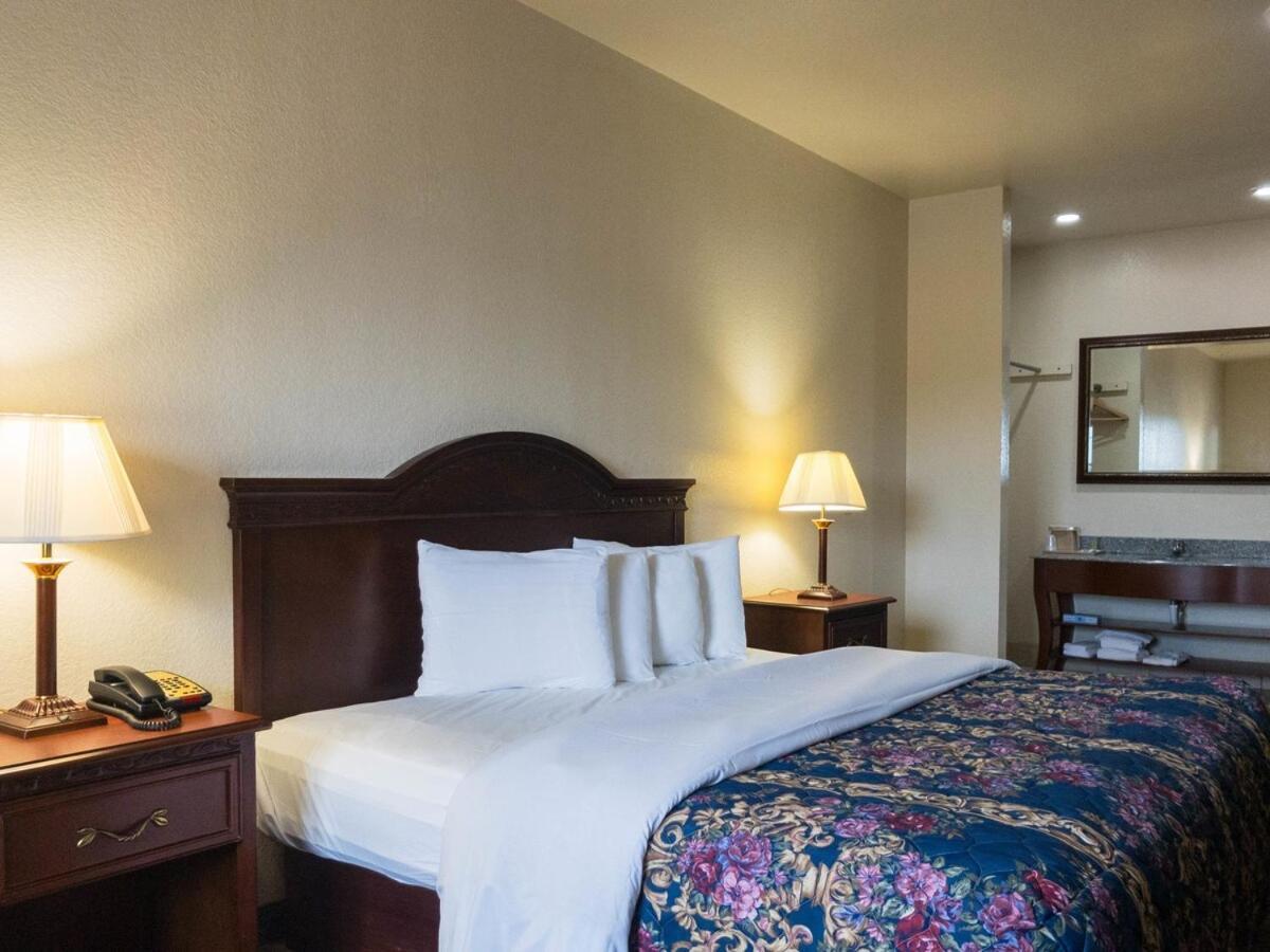 Hiway Inn Express Coalgate エクステリア 写真