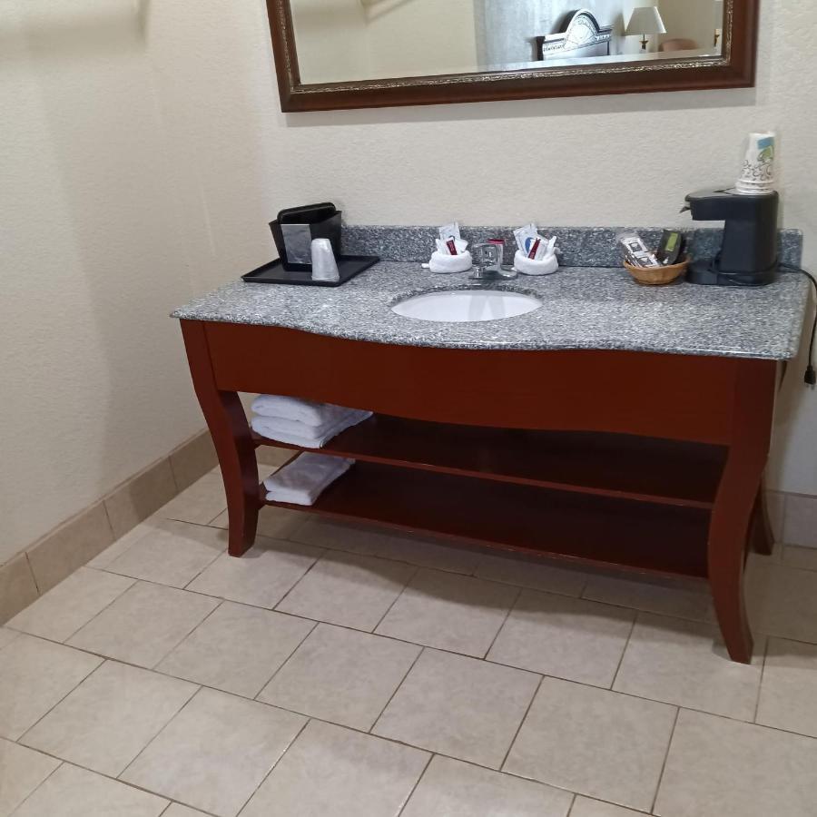 Hiway Inn Express Coalgate エクステリア 写真